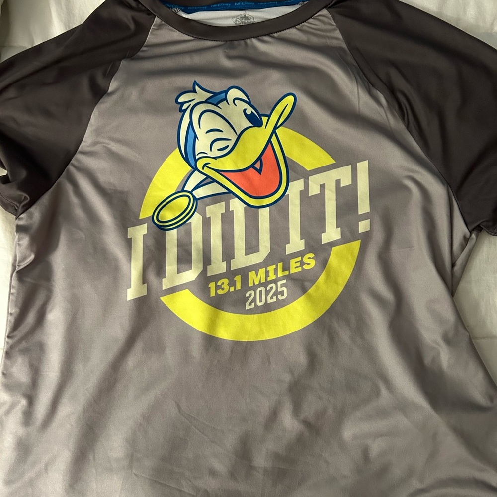 Disney RunDisney Donald Duck Daisy running shirt M NWOT